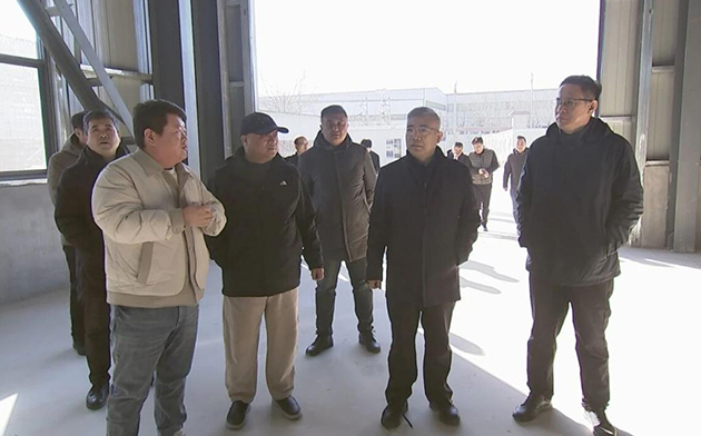 El secretario del partido del condado, Zhang Guohui, inspecciona la seguridad laboral y el desarrollo de proyectos en la zona de desarrollo econ&oacute;mico del condado